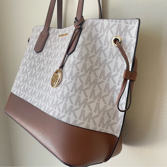 Michael Kors Large Logo Tote Bag - Picture 2 of 10